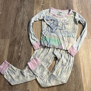 Disney Frozen girls size 8 Two piece long sleeve Elsa graphic pajama set
